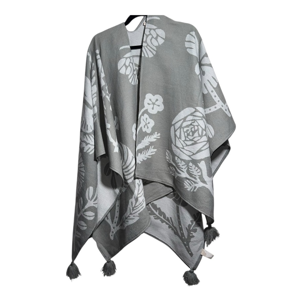 NWT SOFT SURROUNDINGS Heavenly Soft Frosted Floral Poncho in Grey - OSFM